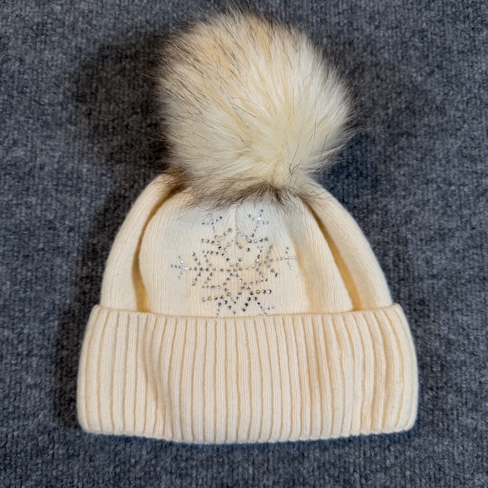 Starling Snowflake Rhinestone Wool Pom Beanie -‎ Made in Poland